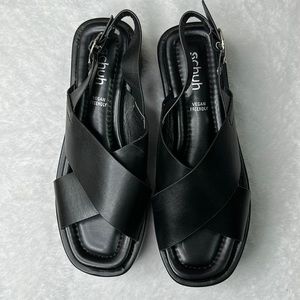 Ladies new without tag black leather sandal.